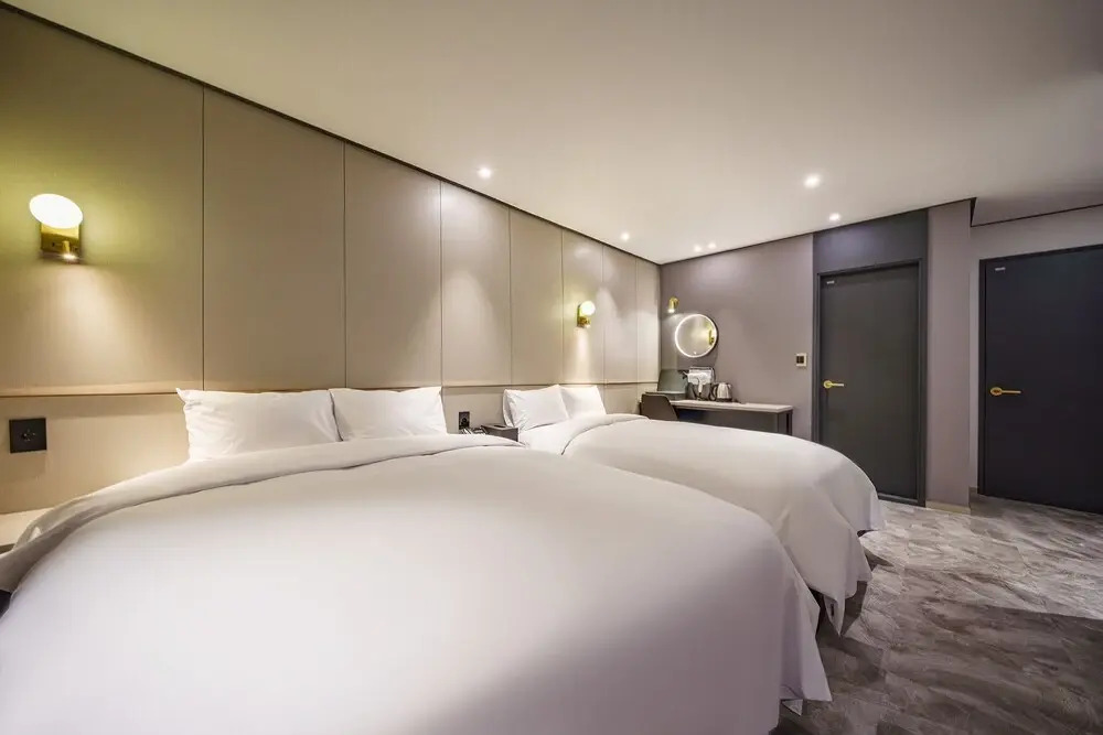 Brown-Dot Hotel Geomdan