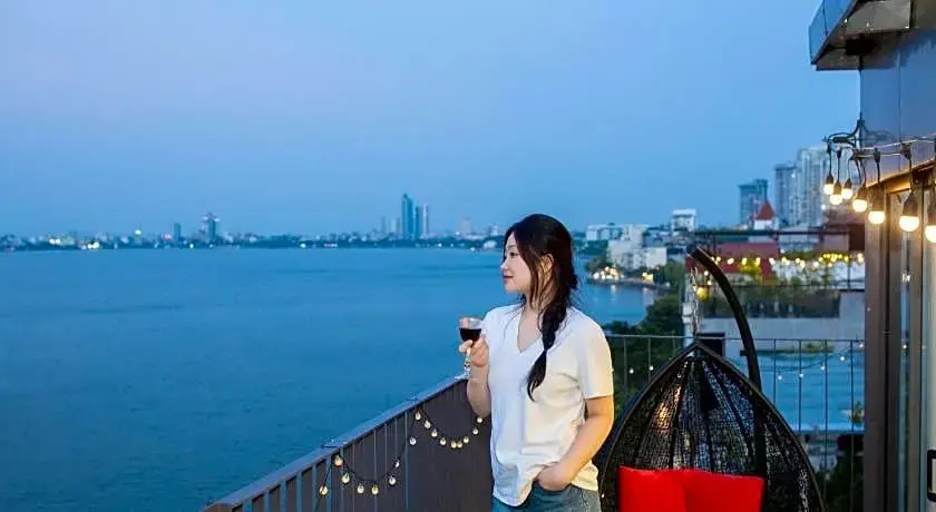 Lake View Hotel