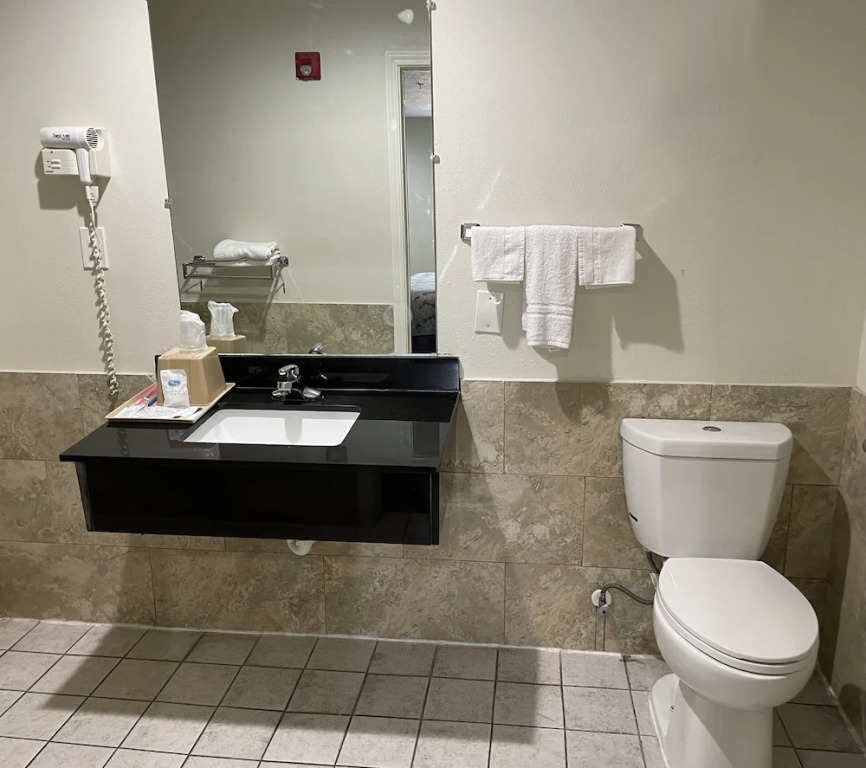 Moonlight Inn & Suites