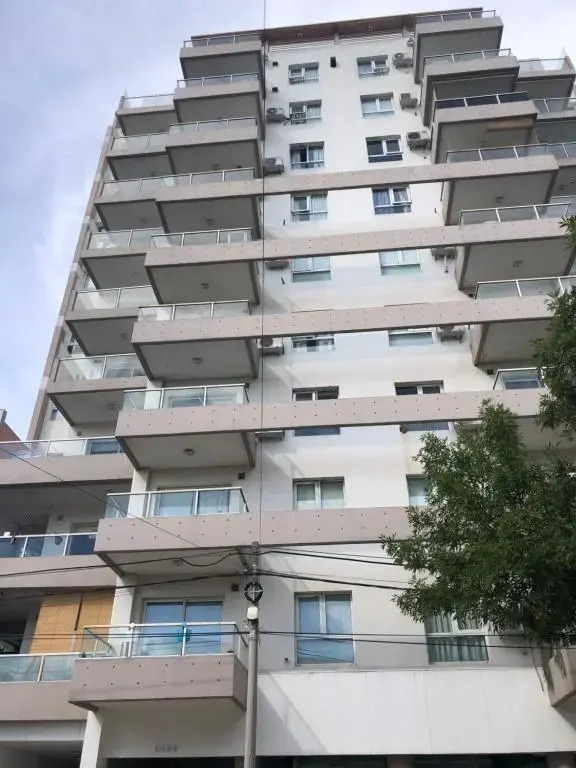 Departamento en Santa Fe, Capital. Con cochera y pileta