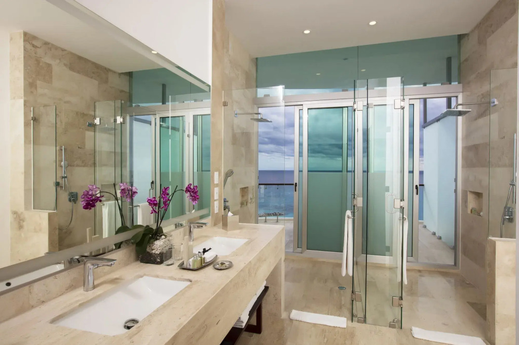 Altitude at Krystal Grand Cancun - All Inclusive