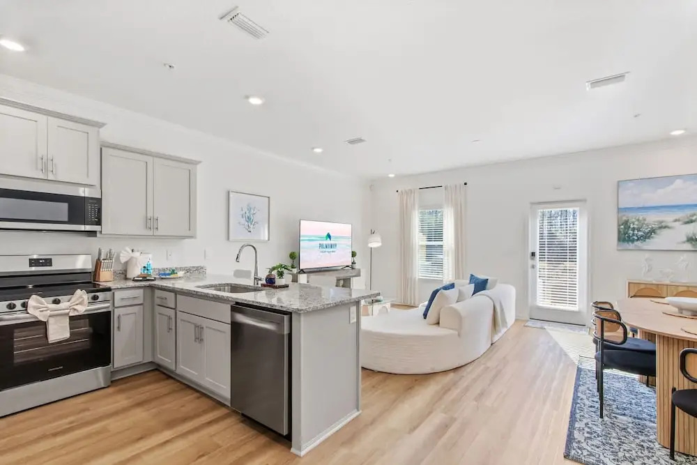 New Sleeps 7 Beach Fun Dining Palmaway