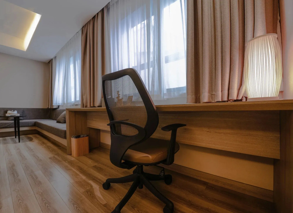 Atour Hotel Dalian Zhongshan Square
