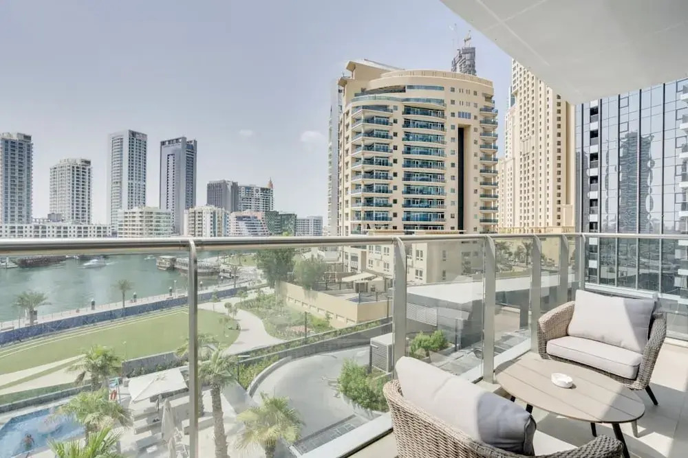 Modern En-suite Flat w/ Dubai Marina View!