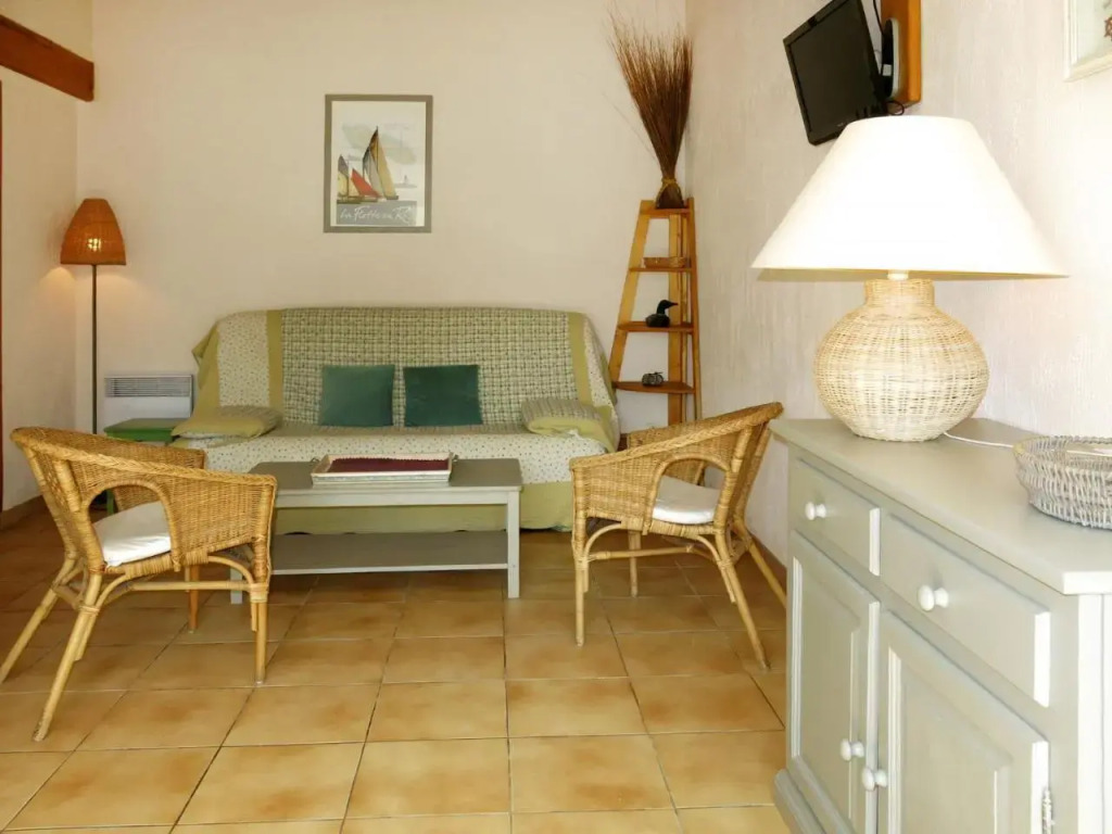 Holiday Home La Touche - IDR120