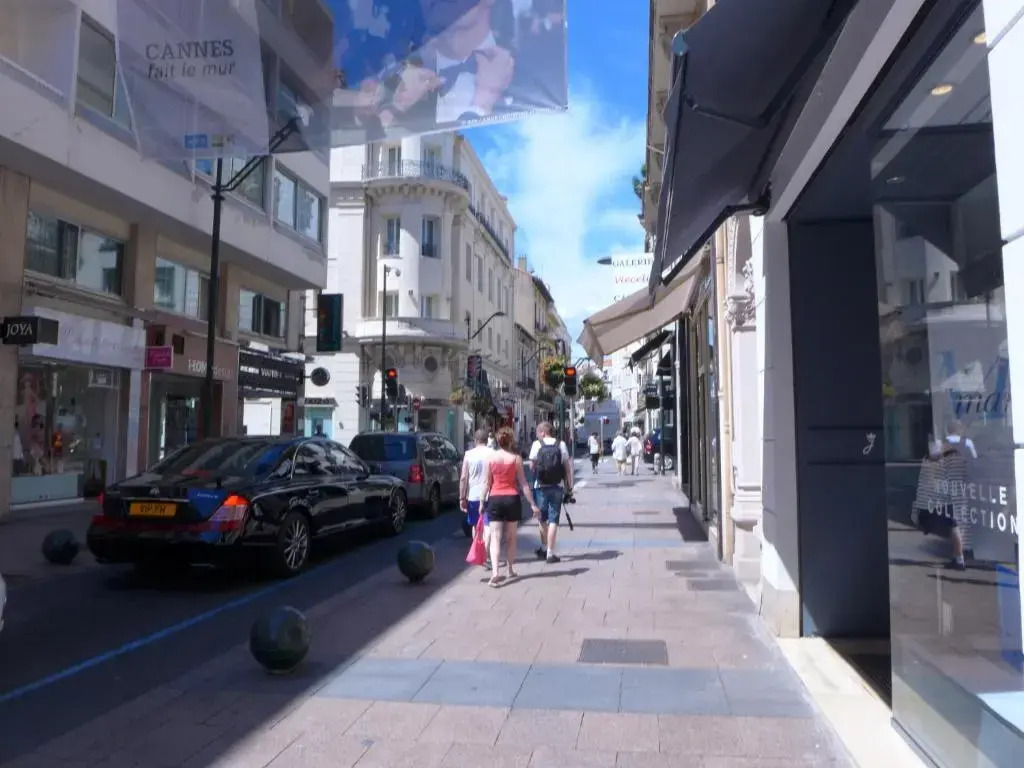 Rooftop terrasse 1 bedroom in rue d'Antibes, 5 min from the Croisette 214