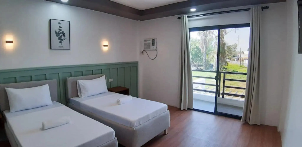 RedDoorz Plus @ Casareal Hotel