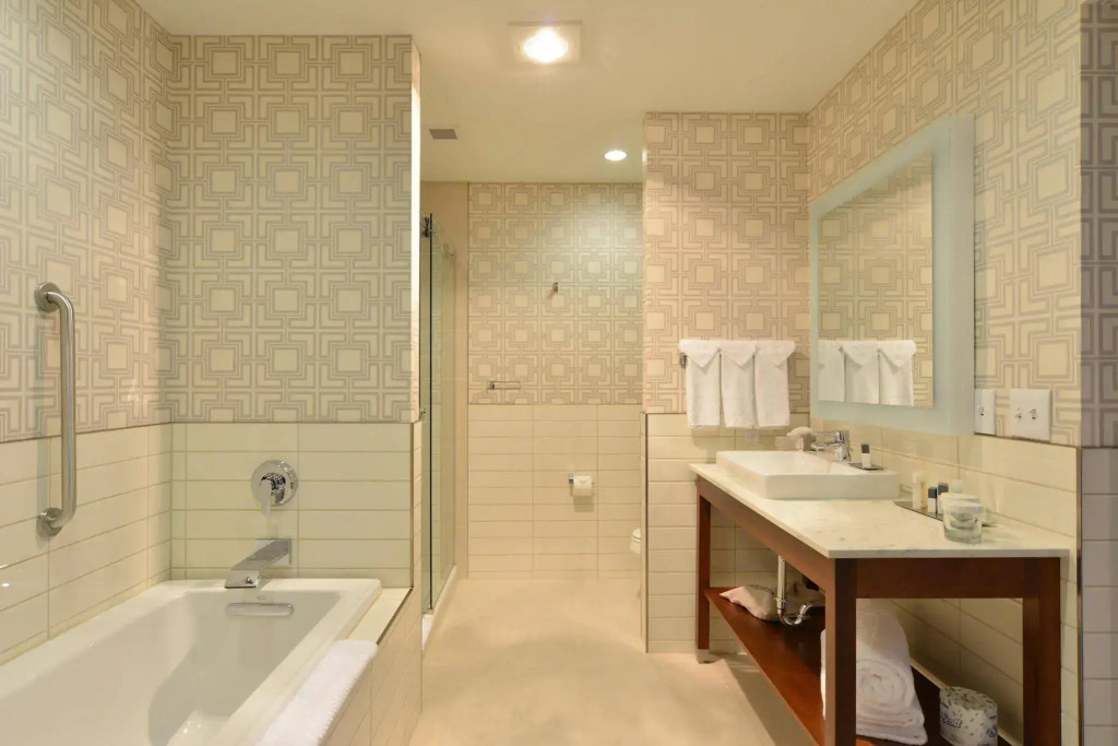 The Lismore Hotel Eau Claire - a DoubleTree by Hilton