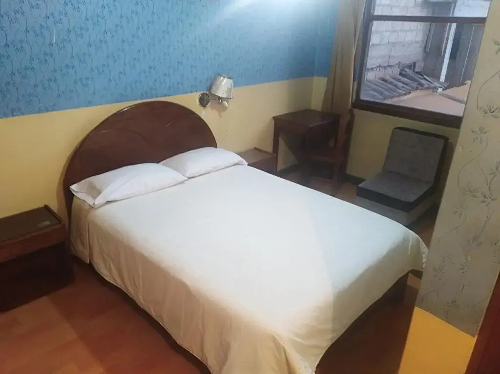 Alejandros Hotel