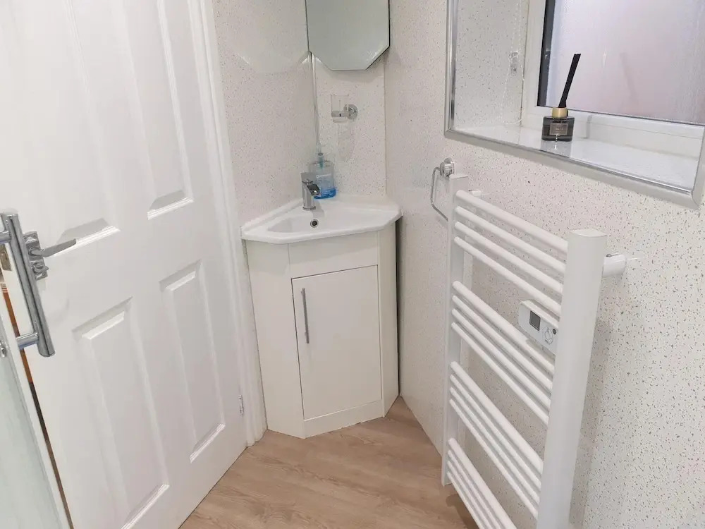 Modern 1 bed Apartment, 10 Mins to Leeds City Cent