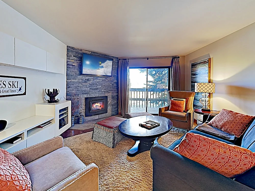 New Listing! Renovated W/ Spa - Near Skiing 2 Bedroom Condo