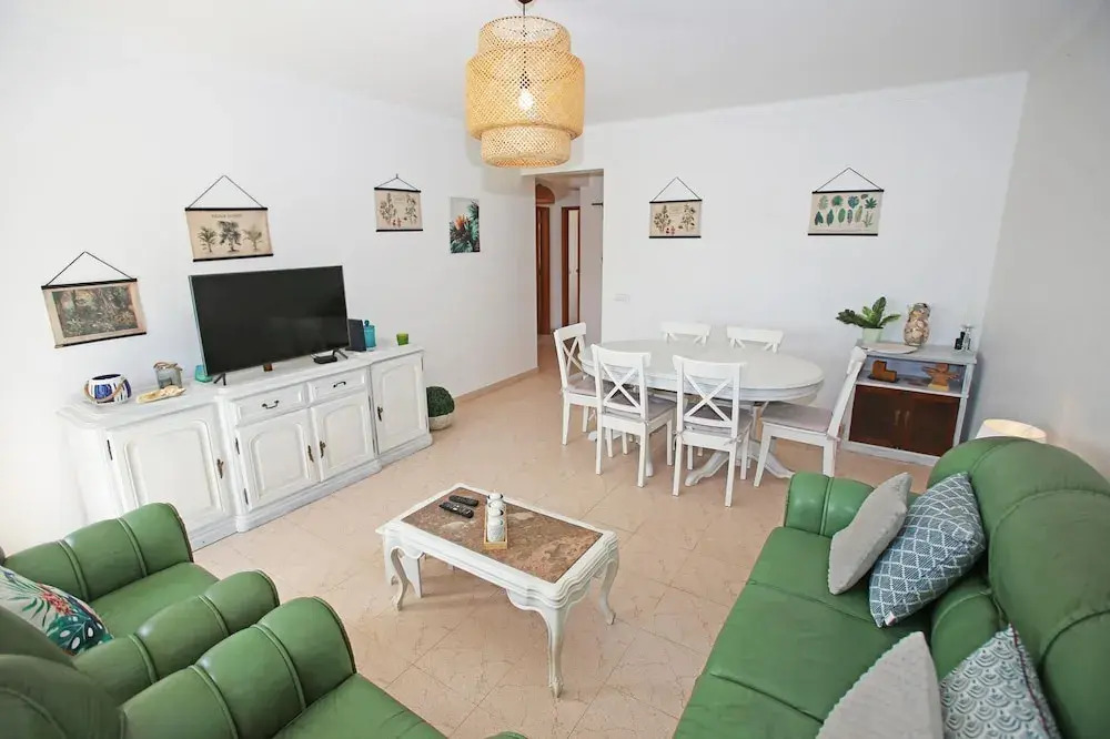 B16 - Sandy Pine Beachfront Flat in Lagos