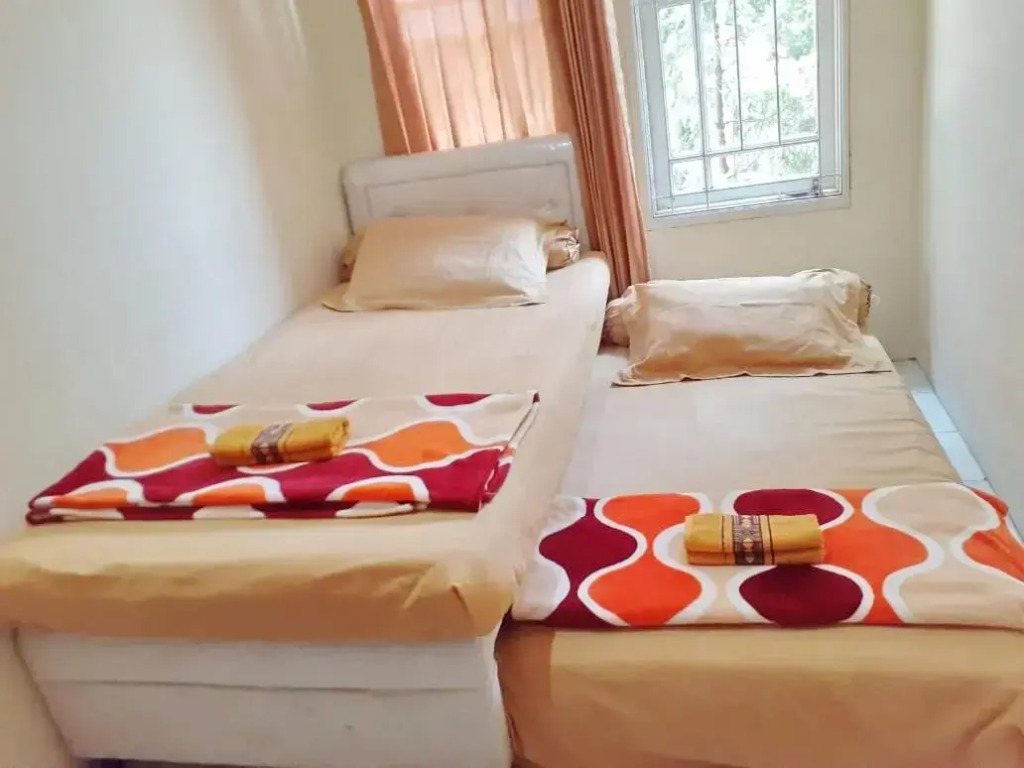 Spot On 3988 Kost Carmelia Baranangsiang Syariah