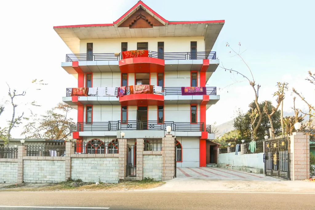 FabHotel The Aryan