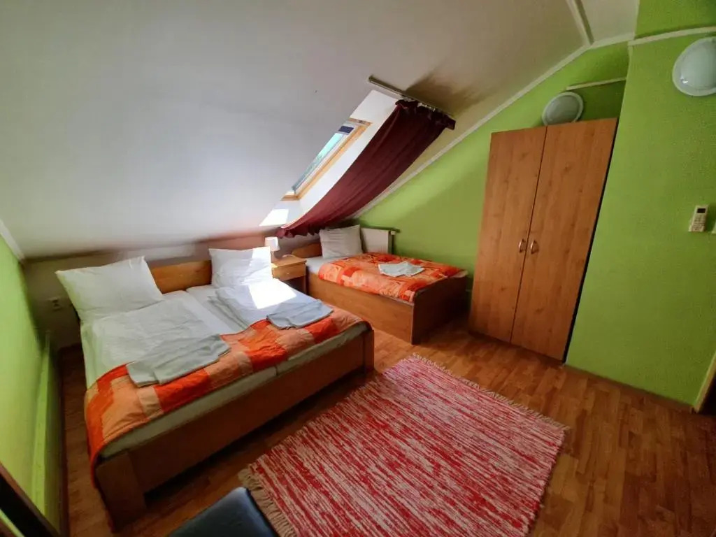 Hotel Senica, Garni