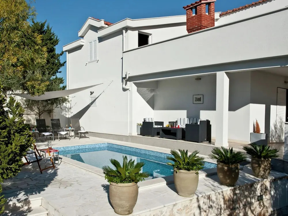 Holiday Home in Okrug Gornji Near the Sea
