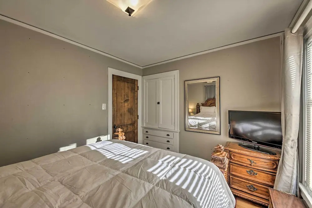 Pet-friendly Sheboygan Home, 1 Mi to Lake Michigan