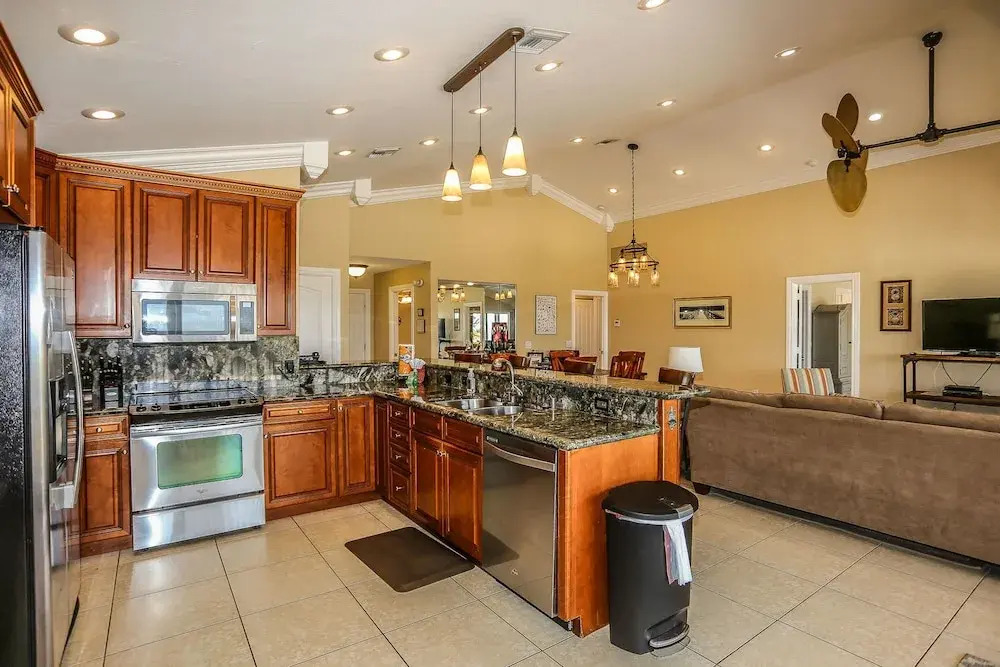 8170 Estero
