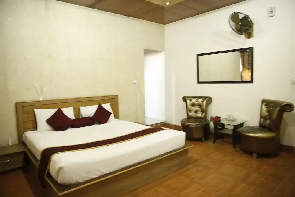 Premier Inn Heights hotel Davis Road Lahore