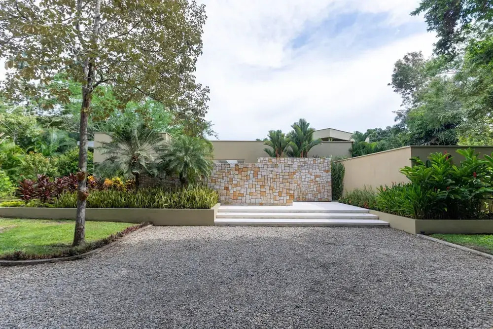w Glowing 4BR Villa w Pool at Mesa de Yeguas