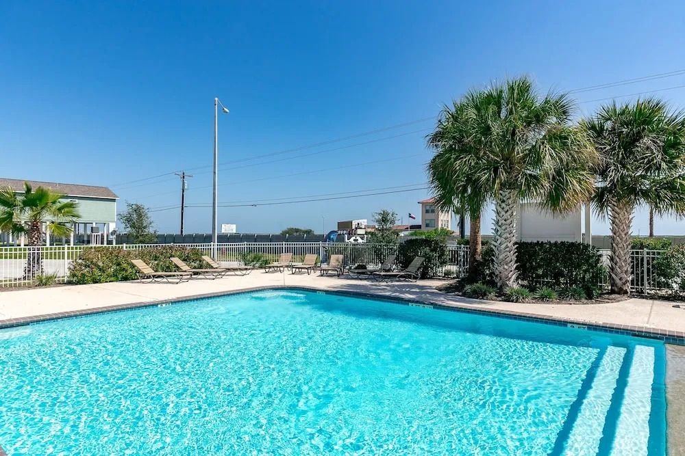 New & Family-Friendly Rockport Beach House - 3 Br home by RedAwning