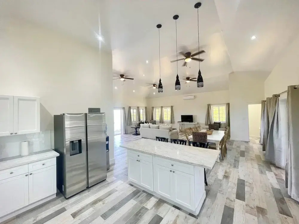 Palms Paradise: Romantic Beach House