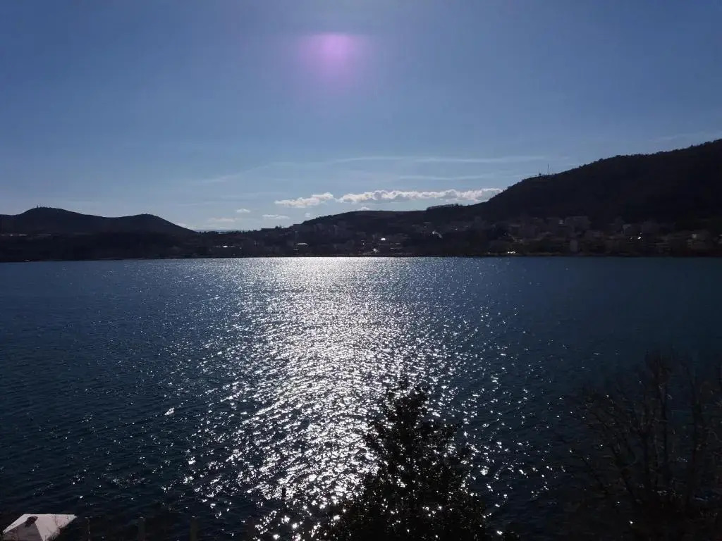 Kastoria apartment-in front of the lake,south side