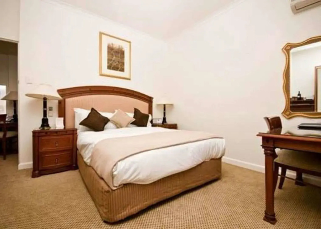 Country Plaza Motel