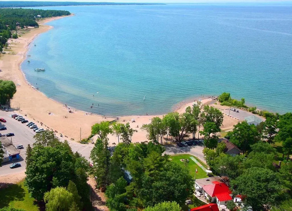 Balm Beach Resort & Motel