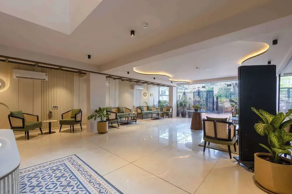 Saltstayz Premier - Sector 50 & Golf Course Ext Road