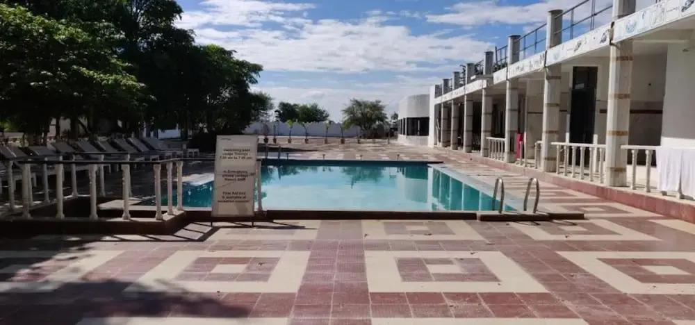 Etranger Resorts