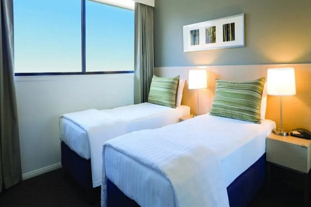 Oakbridge Hotel & Apartments