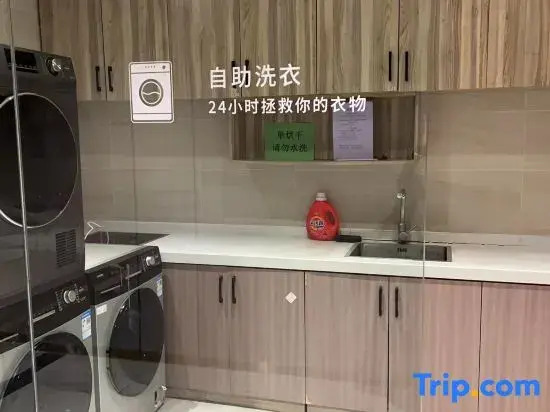 Wuhan Lanjing Hotel (Sports Center Dongfeng Company Subway Station)