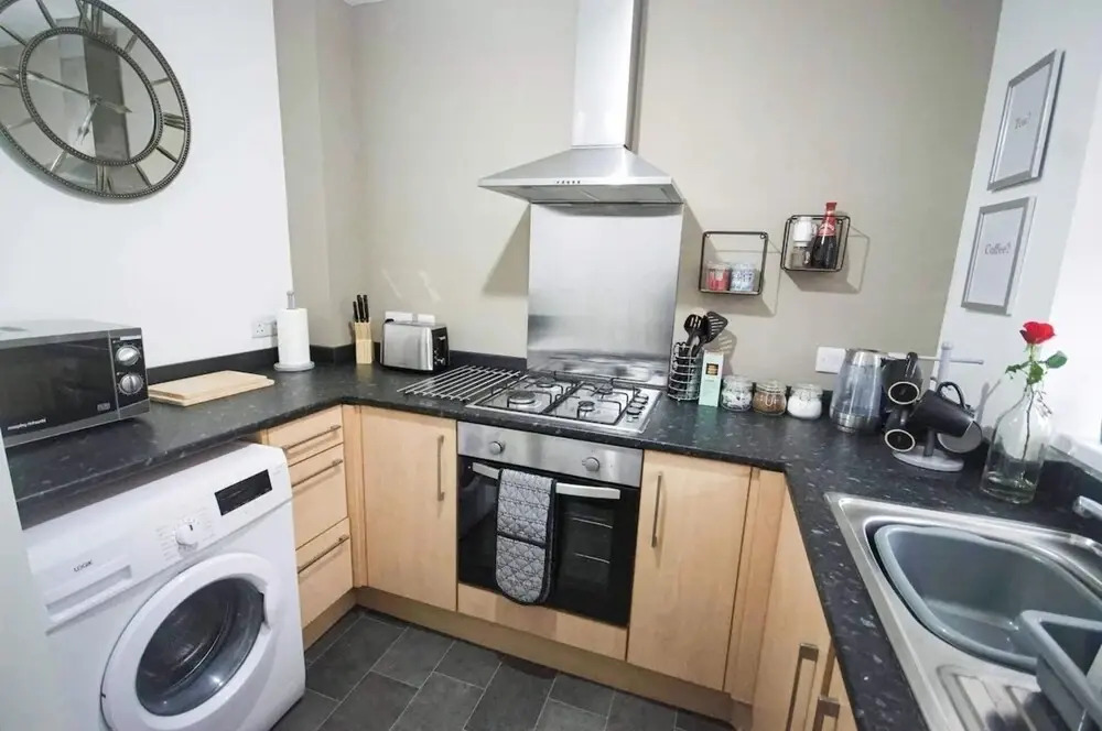 GF Apartment Near City Centre With Gated Parking