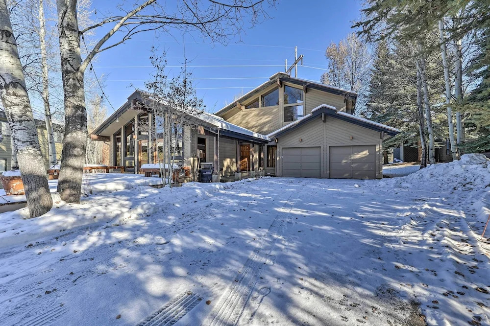 Serene Ski Retreat - 3 Miles to Sun Valley Resort!