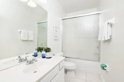 Beautiful Newly Updated Townhome Sleeps 10