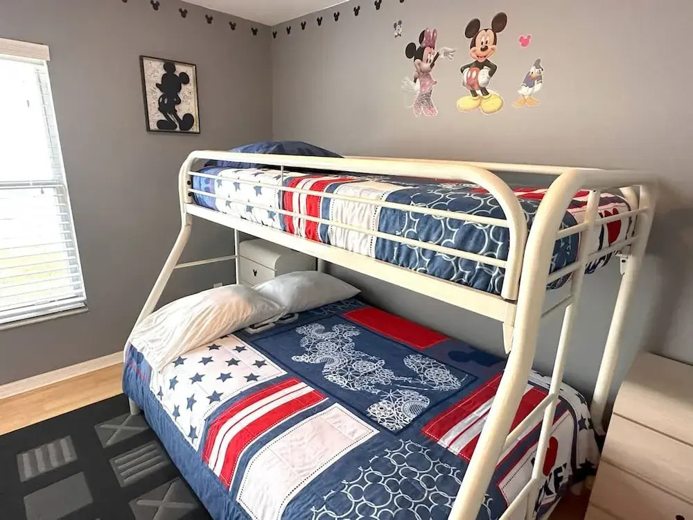 Less than 10 minutes from Disney 3Bd Villa with Pool