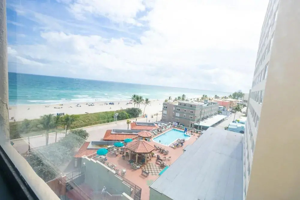 707 Partial Ocean Hollywood Beach