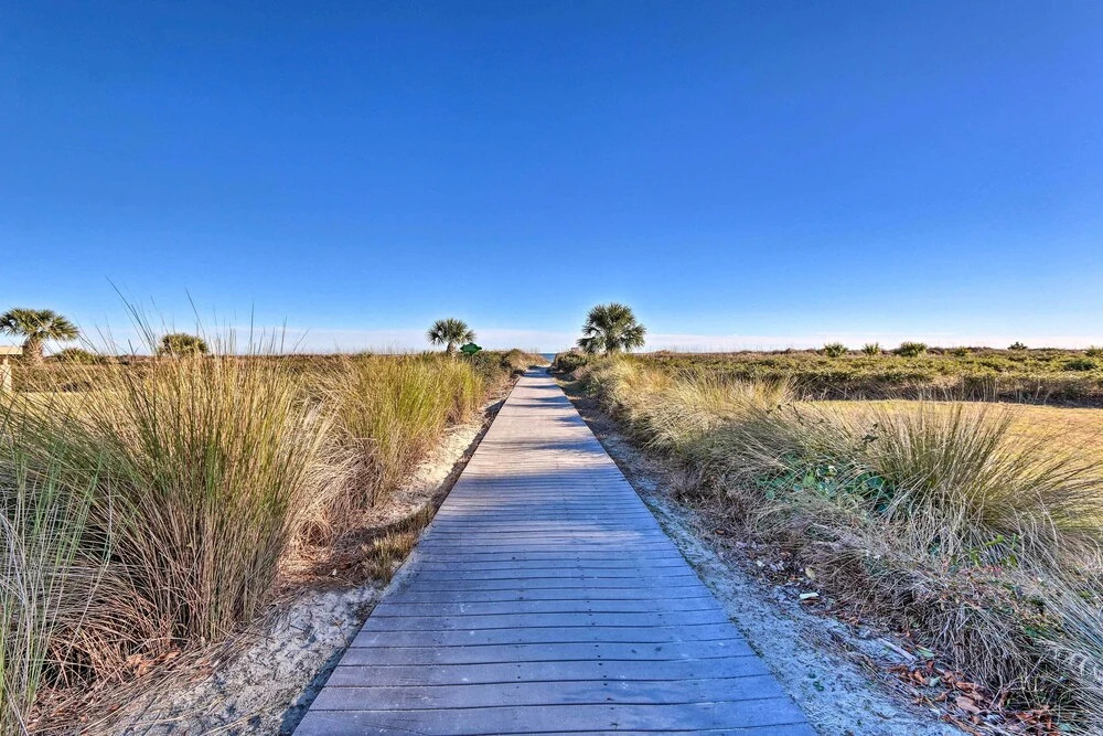 Walk to Coligny Beach! Resort Life in Hilton Head
