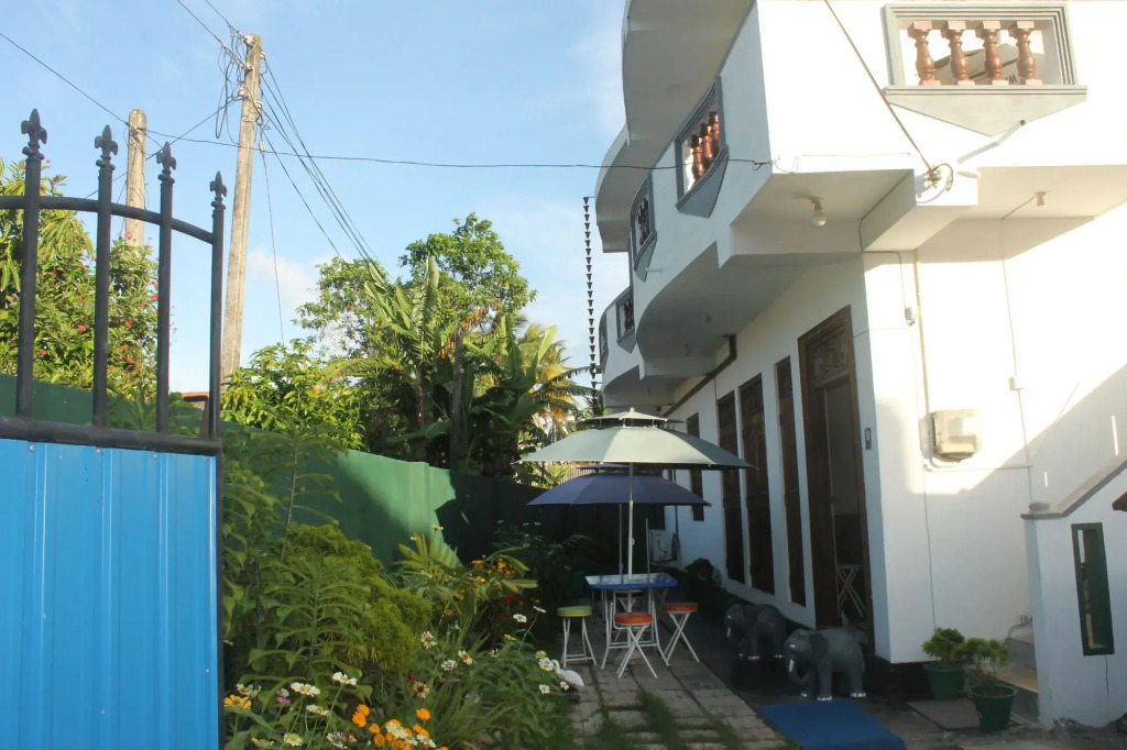 Village Star Rest-Mirissa