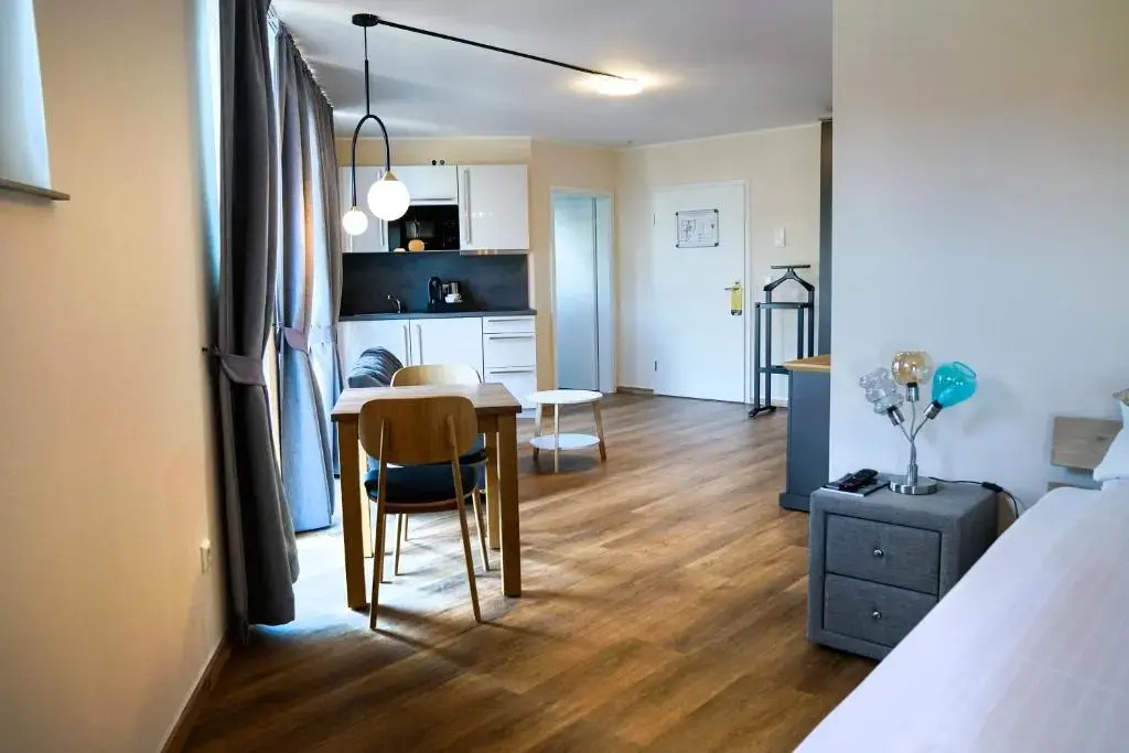 Boardinghouse City Home - Living