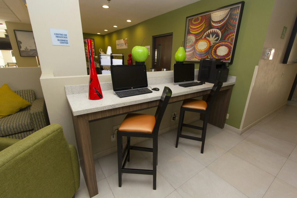 Holiday Inn Express Guadalajara Aeropuerto by IHG