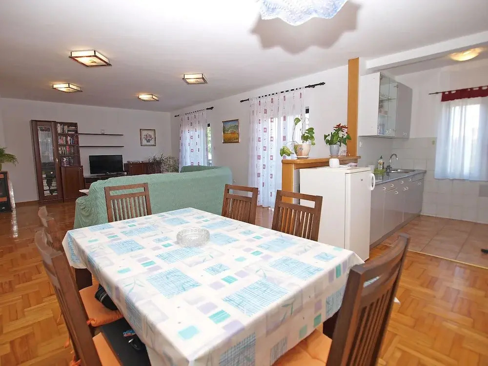 Apartment 914