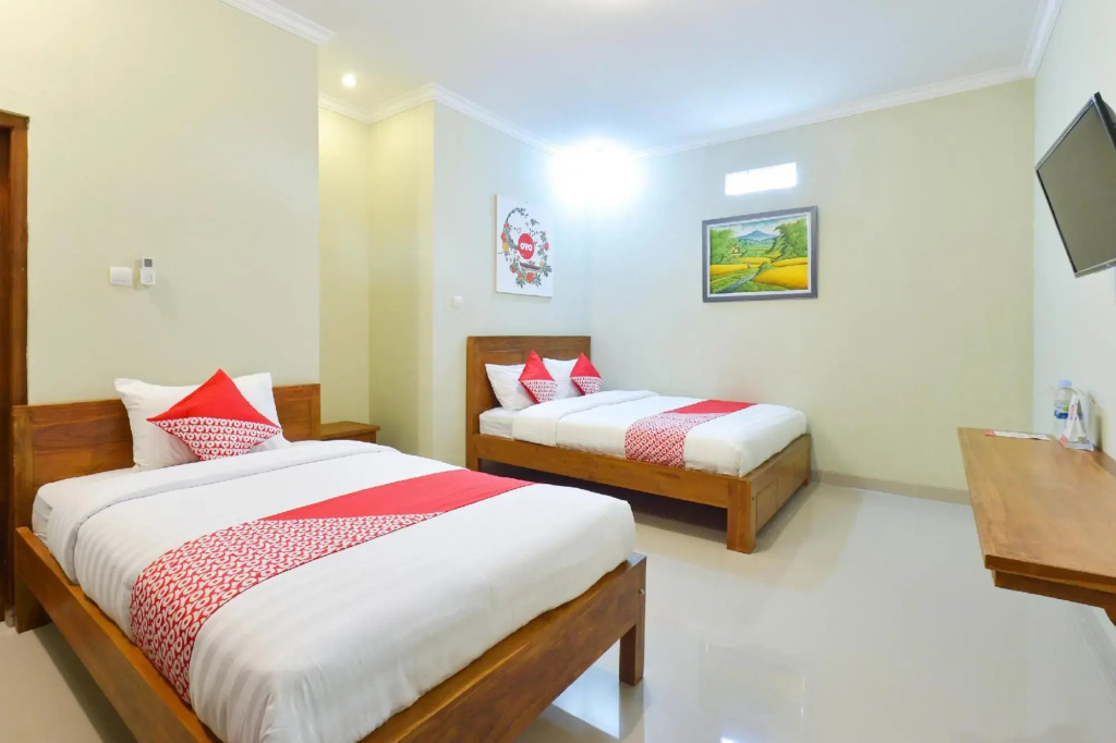 Joglo Manggisan Syariah by Oyo Rooms