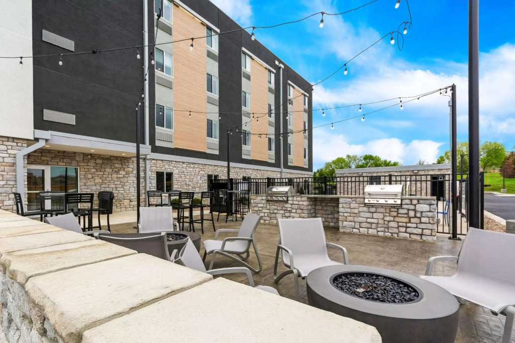Everhome Suites Lexington - Horse Park