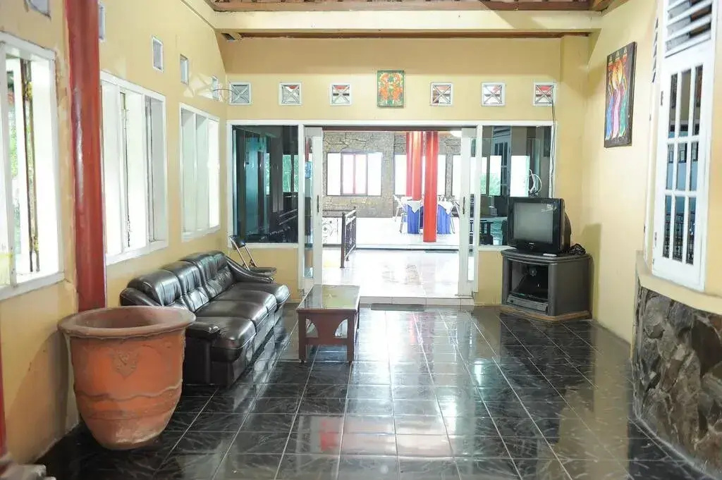 SPOT ON 2584 Hotel Karya Nunggal Asri