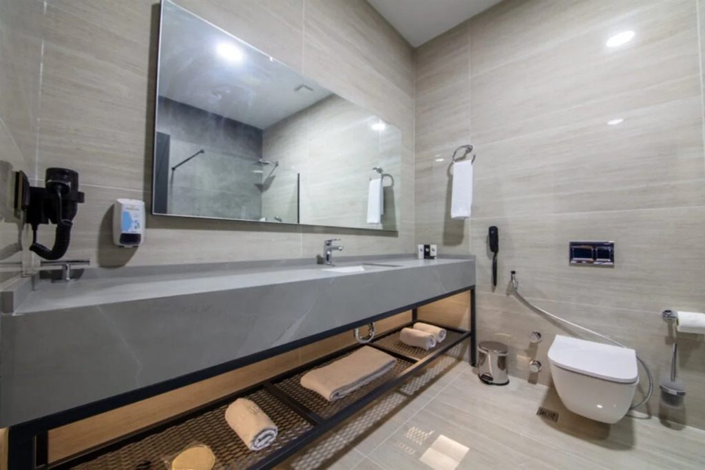 V Center Hotel