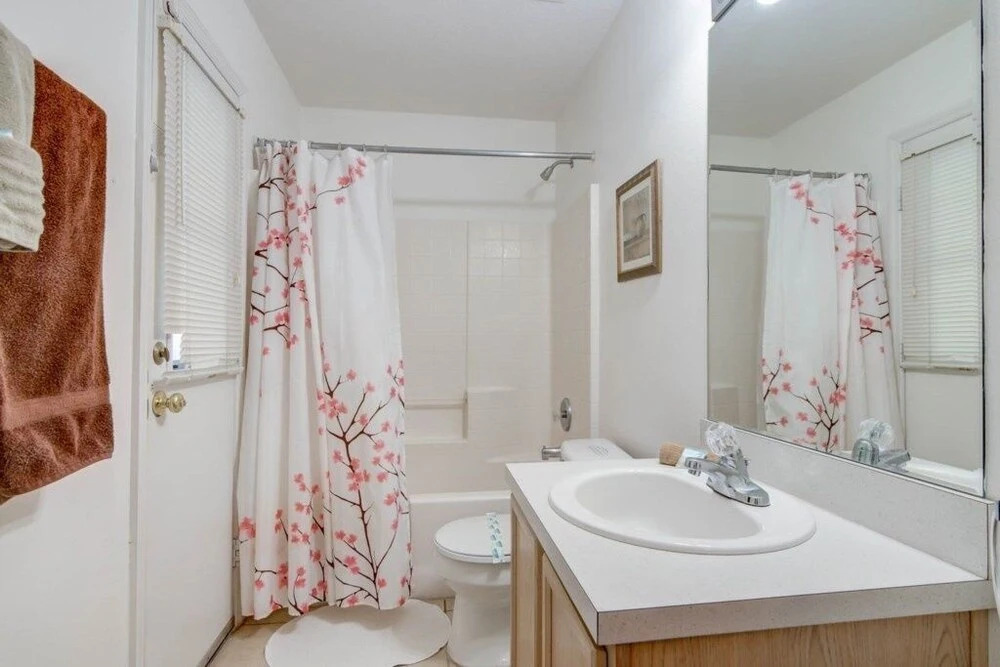 South Facing/pet Friendly Pool ! 5 Bedroom Home