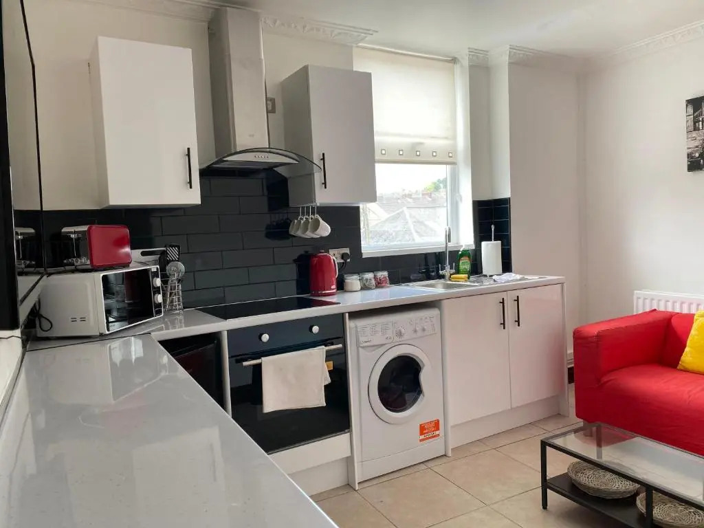 Modern 2 Bedroom Flat in Robert st, Swansea