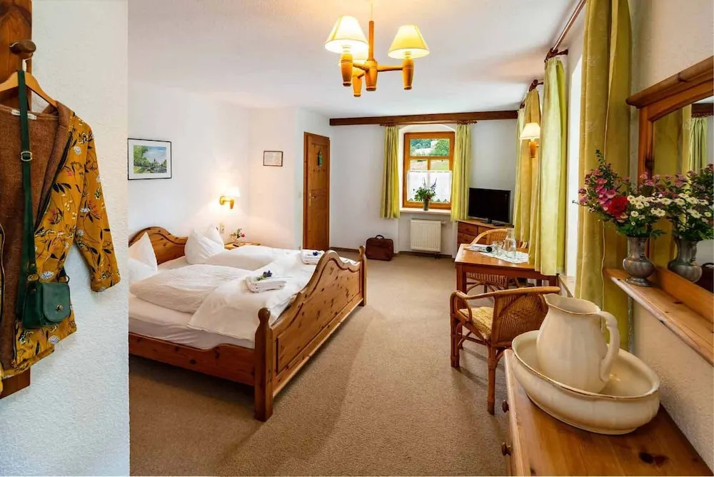 Landhotel Gut Wildberg mit Badeteich und großem Garten